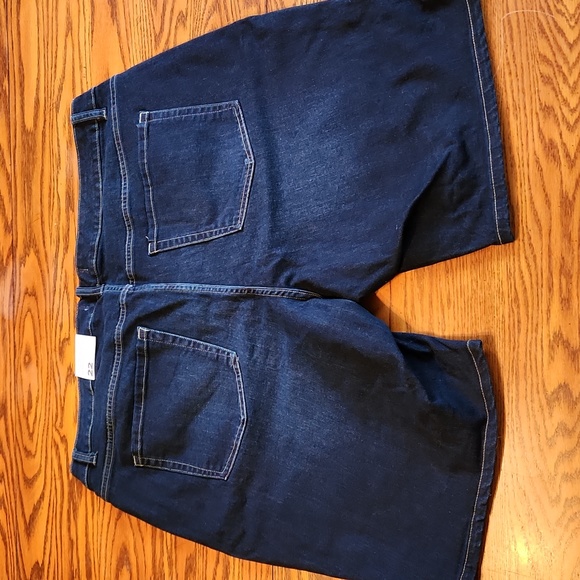 Lane Bryant Flex Magic Waistband Signiture Fit Mid-Rise Bermuda Jean Shorts - Picture 7 of 8